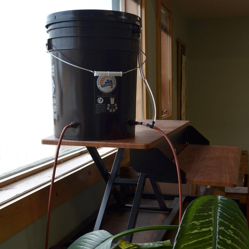 Load image into Gallery viewer, 5 Gallon Reservoirs - Deluxe w/ water level indicator -- for Blumat Systems
