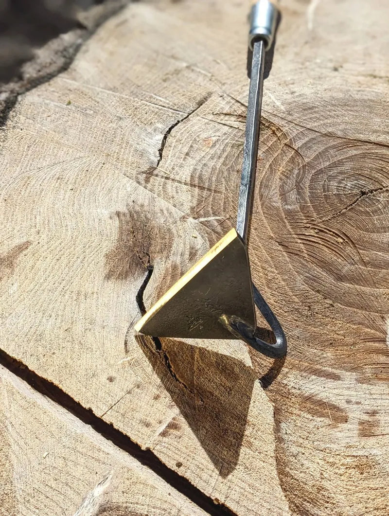Load image into Gallery viewer, Homestead Iron Classic Garden Hoe shown in product view 4
