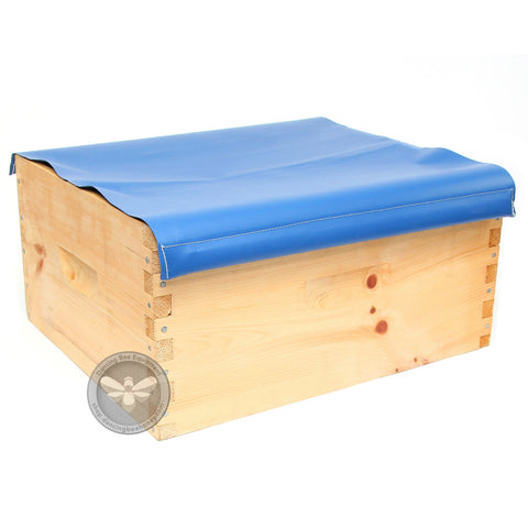 Cover cloth placed over an open hive box to keep bees calm.