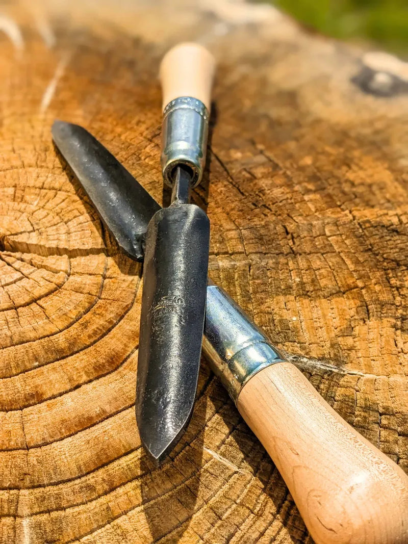 Load image into Gallery viewer, Homestead Iron Sharp Shooter Trowel shown in product view 2
