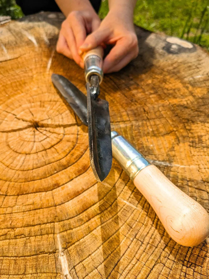 Load image into Gallery viewer, Homestead Iron Sharp Shooter Trowel shown in product view 3
