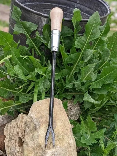 Load image into Gallery viewer, Homestead Iron Hand-Forged Weeding Fork shown in product view 2
