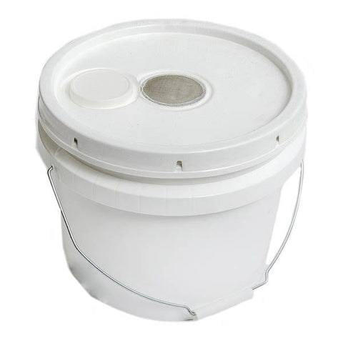 3-gallon feeder pail with metal carry handle for large-volume syrup feeding.