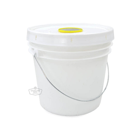 1-gallon feeder pail with metal carry handle for feeding sugar syrup.